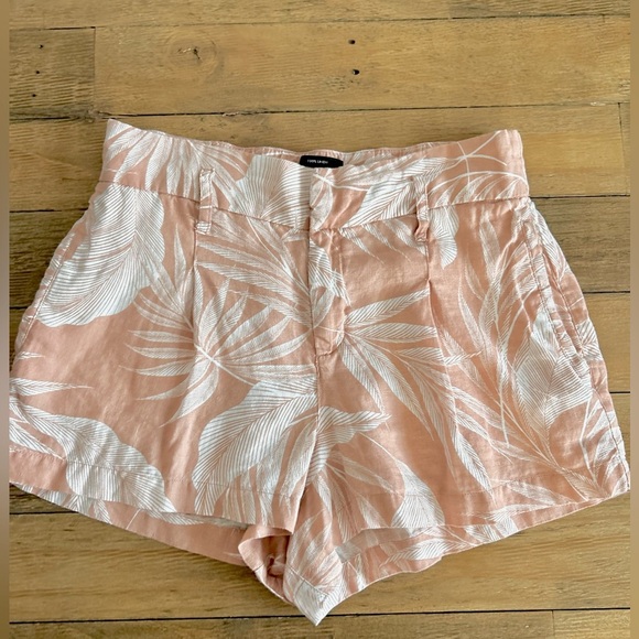 Tahari Pants - TAHARI Palms linen peach and white shorts